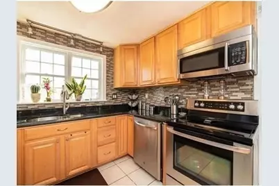 75 Mount Vernon St #C, Somerville, MA 02145 - Photo 4