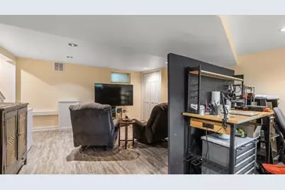32 Grosvenor Rd, Waltham, MA 02453 - Photo 26