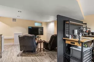 32 Grosvenor Rd, Waltham, MA 02453 - Photo 26