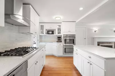 32 Grosvenor Rd, Waltham, MA 02453 - Photo 6