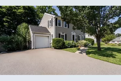 32 Grosvenor Rd, Waltham, MA 02453 - Photo 2