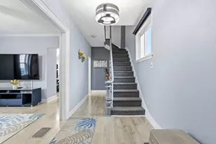 30 Woodlawn St, Everett, MA 02149 - Photo 2
