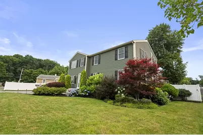 4 Raymond Cir, Peabody, MA 01960 - Photo 2