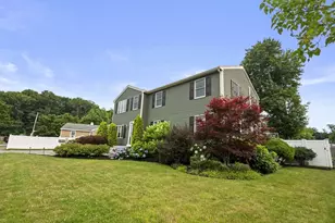 4 Raymond Cir, Peabody, MA 01960 - Photo 2