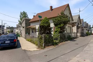 4 L St, Lowell, MA 01850 - Photo 4