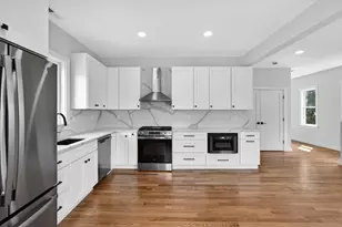 21 Hutchinson St, Winthrop, MA 02152 - Photo 32