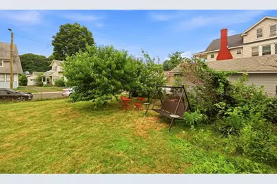 39 Claremont Ave, Holyoke, MA 01040 - Photo 24