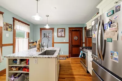 39 Claremont Ave, Holyoke, MA 01040 - Photo 2