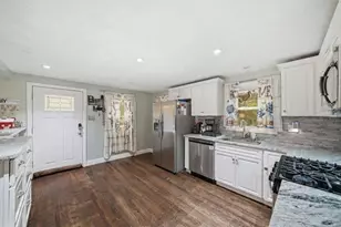 1582 Varnum Ave, Lowell, MA 01854 - Photo 10