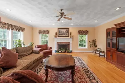18 Lawrence St, Pepperell, MA 01463 - Photo 12
