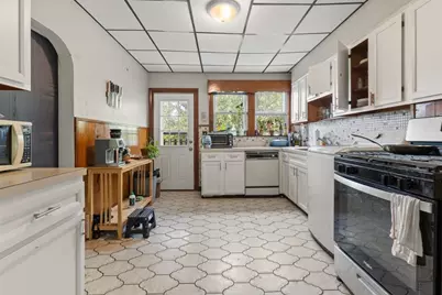 592 E 3rd Street #3, Boston, MA 02127 - Photo 6