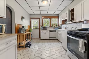 592 E 3rd St, Boston, MA 02127 - Photo 6