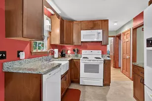 77 Ridge Rd, Marlborough, MA 01752 - Photo 2