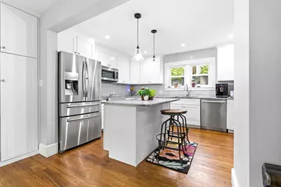 7 Harvard St, Melrose, MA 02176 - Photo 4
