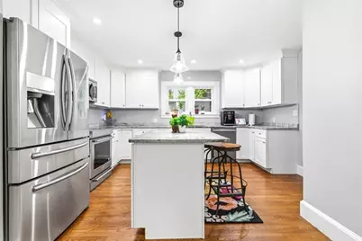 7 Harvard St, Melrose, MA 02176 - Photo 2