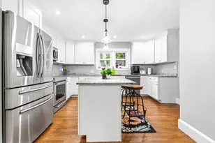 7 Harvard St, Melrose, MA 02176 - Photo 2