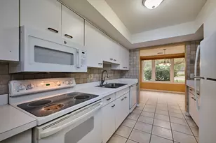 51 Amity Pl, Amherst, MA 01002 - Photo 8