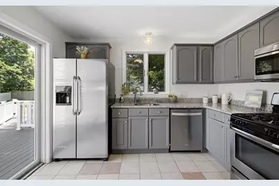 16 Elm St, Reading, MA 01867 - Photo 4