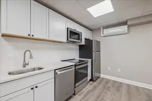 27 Middle St, Waltham, MA 02451 - Photo 2