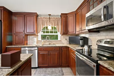 10 Wynnwood Cir, Bridgewater, MA 02324 - Photo 14