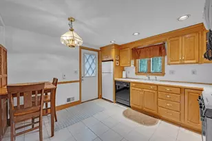 136 Washington St, Norwood, MA 02062 - Photo 2