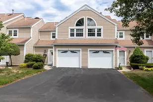8 Teal Cir, Walpole, MA 02081 - Photo 2
