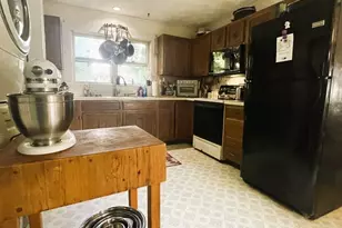 38 Purchase St, Milford, MA 01757 - Photo 4