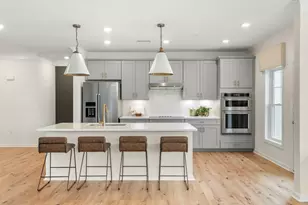 320 Martins Lndg, North Reading, MA 01864 - Photo 2