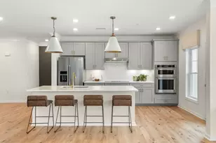 320 Martins Lndg, North Reading, MA 01864 - Photo 2