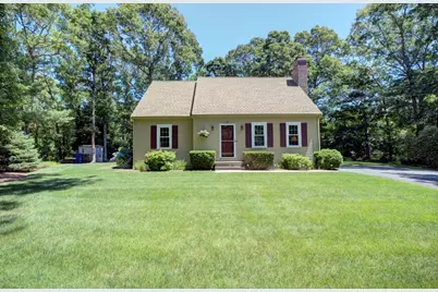 47 Simmons Rd, Falmouth, MA 02536 - Photo 2