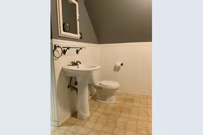 213 Locust St, Holyoke, MA 01040 - Photo 16