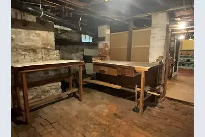 213 Locust St, Holyoke, MA 01040 - Photo 24