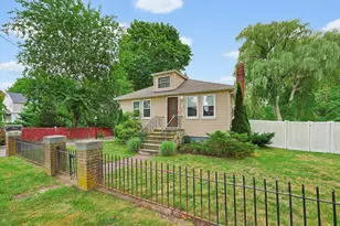 53 Blaney Ave, Peabody, MA 01960 - Photo 2