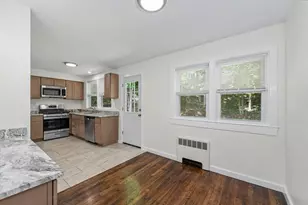 28 Hayes Ave, Lowell, MA 01854 - Photo 8