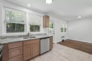 28 Hayes Ave, Lowell, MA 01854 - Photo 4