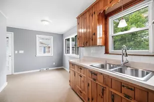21 Lafayette St, Amesbury, MA 01913 - Photo 6