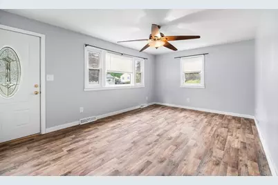 21 Lafayette St, Amesbury, MA 01913 - Photo 8