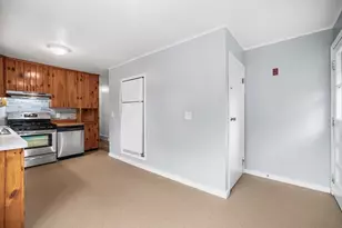 21 Lafayette St, Amesbury, MA 01913 - Photo 4