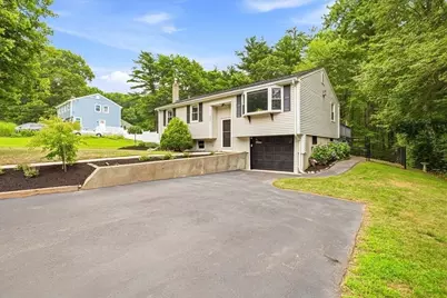 252 Gorwin Dr, Hanson, MA 02341 - Photo 2