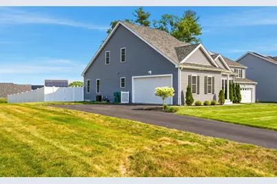 208 Crownshield Ave #208, Uxbridge, MA 01569 - Photo 4