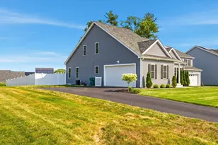 208 Crownshield Ave, Uxbridge, MA 01569 - Photo 4