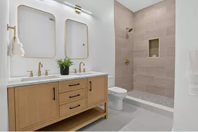 13 Clyde St #E, Somerville, MA 02145 - Photo 14