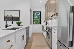 13 Clyde St, Somerville, MA 02145 - Photo 8