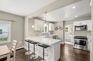 27 Meadowcroft St, Lowell, MA 01852 - Photo 12
