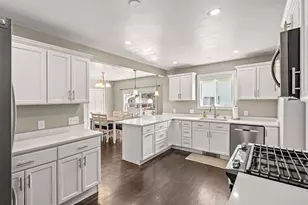 27 Meadowcroft St, Lowell, MA 01852 - Photo 16