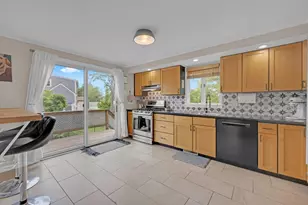 28 Yale Dr, Milford, MA 01757 - Photo 10