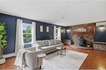 109 Country Ln, Leominster, MA 01453 - Photo 2