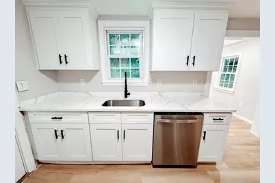 21 Bridge St, Beverly, MA 01915 - Photo 4
