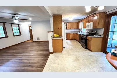 5 Kinney Ave, Burlington, MA 01803 - Photo 6