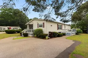 46 Leisurewoods Dr, Rockland, MA 02370 - Photo 2